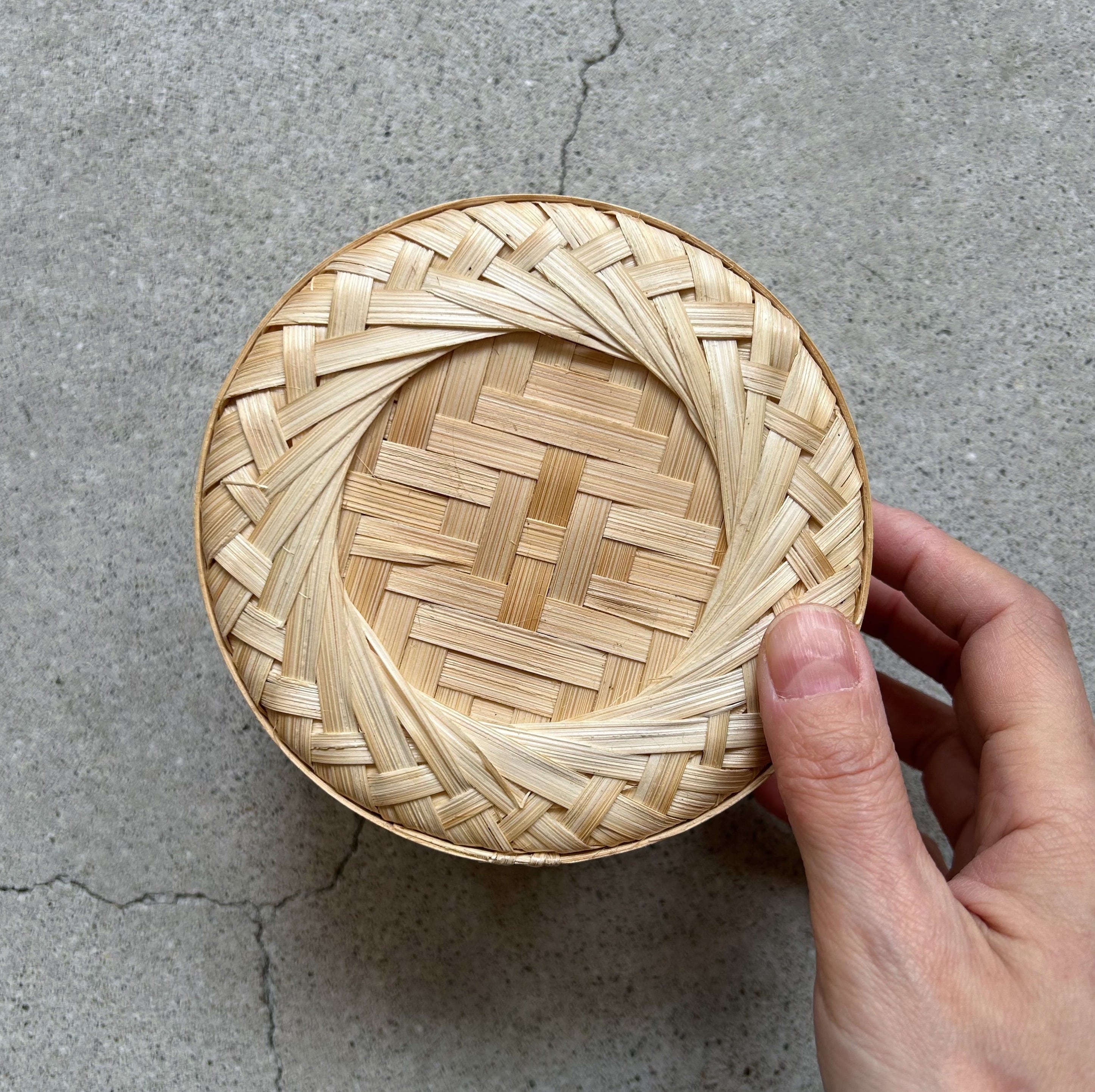 台湾製　蓋付き円形カゴ 台湾製 蓋付きの丸いかご(小) | tsuyukusa store