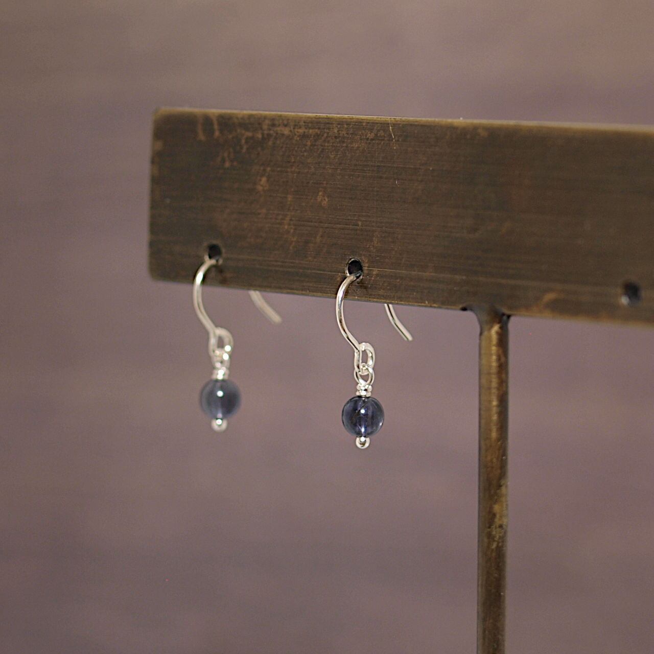 アイオライト4ミリ玉ピアス(イヤリング)