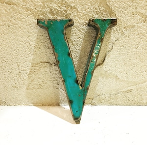 スチール製アルファベットオブジェ V
