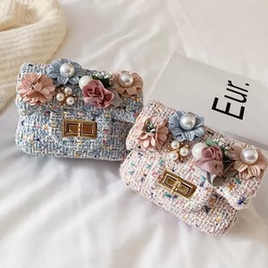 4色 子供 バッグ 鞄 ショルダーバッグ お花 花柄 パール 送料無料 ポーチ ミニバッグ ショルダー キッズバッグ キッズコーデ キッズファッション キッズドレス キッズ 可愛い きれいめ エレガント 春 夏 秋 ガーリー お出かけ 外出 きれいめカジュアル 着回し ファッション デート コーディネート 重ね着 休日 特別な日 お祝い 記念日 普段着 春コーデ 夏コーデ 秋コーデ 冬コーデ オールシーズン おしゃれ シンプル 韓国ファッション コーデ パーティー パーティ ドレスコーデ 誕生日