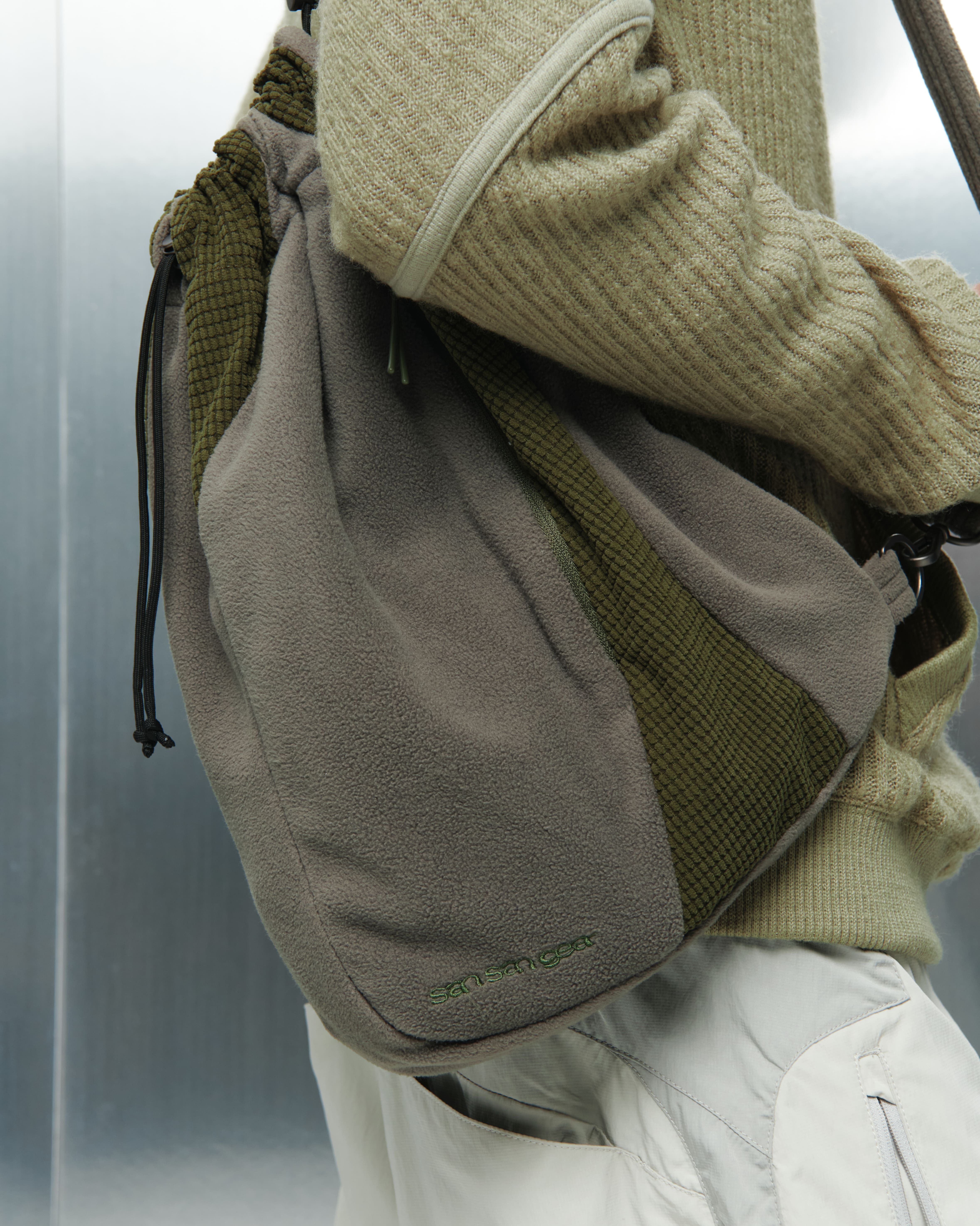 SAN SAN GEAR] FLEECE CROSS BAG [KHAKI] 正規品 韓国ブランド 韓国