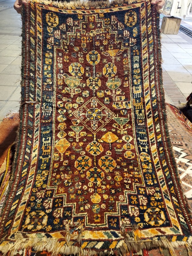 絨毯クエスト40【No.35】※現在、こちらの商品はイランに置いてあります。ご希望の方は先ずは在庫のご確認をお願いします。
