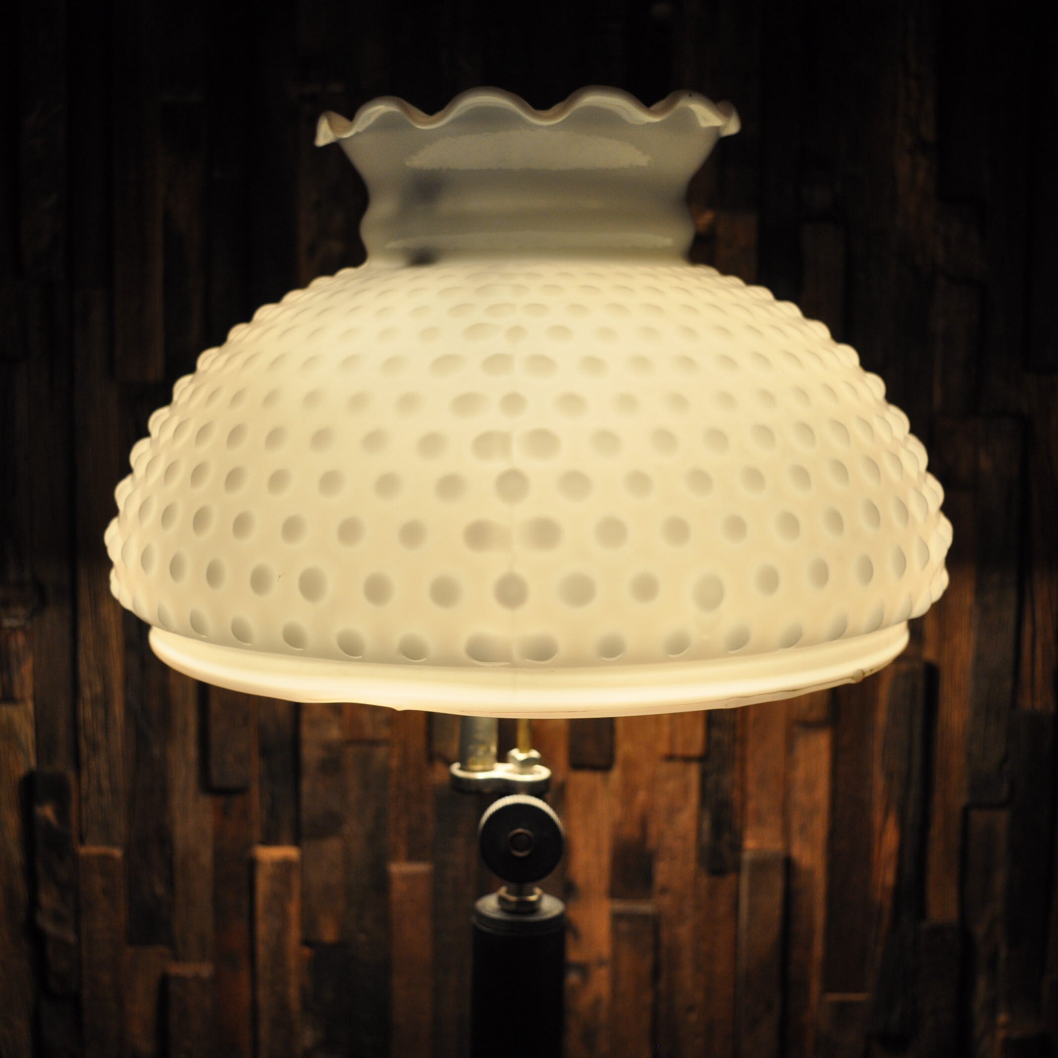 ホブネイル柄 ミルクガラスシェード クイックライト MILK GLASS SHADE