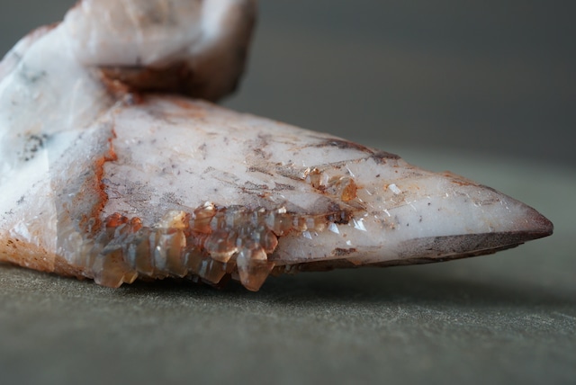 パゴダ・カルサイト/ヘマタイト Pagoda Calcite / Hematite 1756