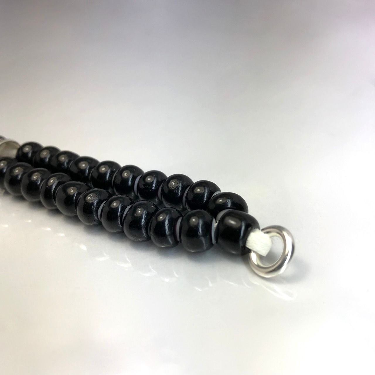 LEATHER BRACELET WHITE HEART BEADS [BLACK] / レザーブレスレット ホワイトハート・ブラック