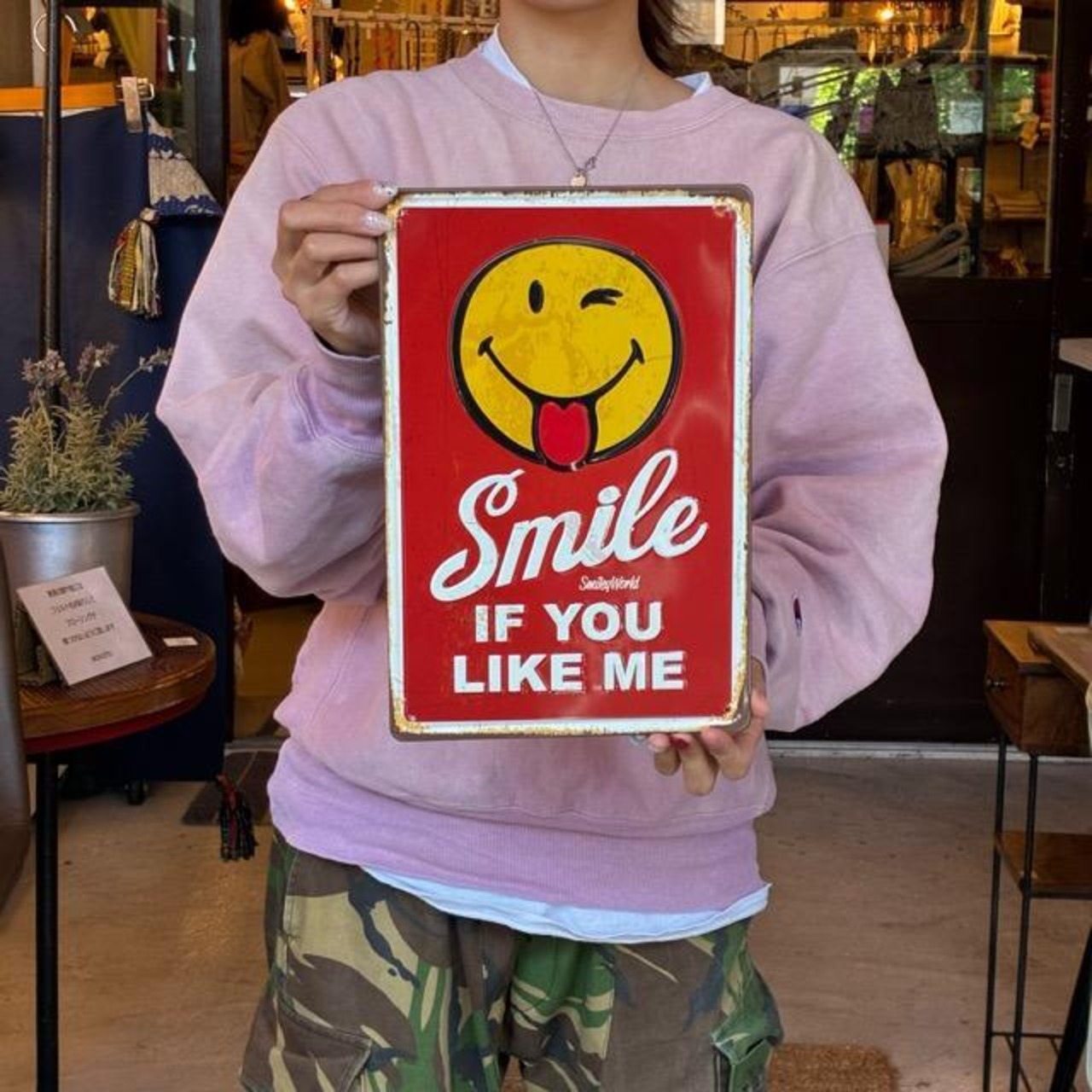 Antique metal embossed plate SMILE　アンティークメタルエンボスプレート　スマイル　看板　サインプレート　装飾　ポスター　