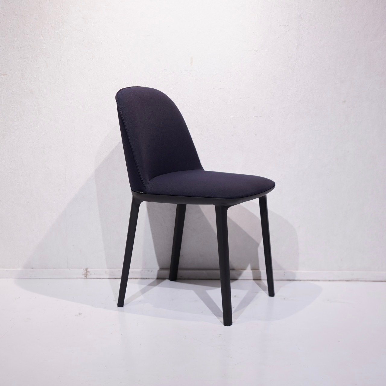 Vitra ヴィトラ Softshell Side Chair ソフトシェル サイドチェア ダイニングチェア アームレス チェア 椅子 ファブリック モダン ミニマル ホテルライク
