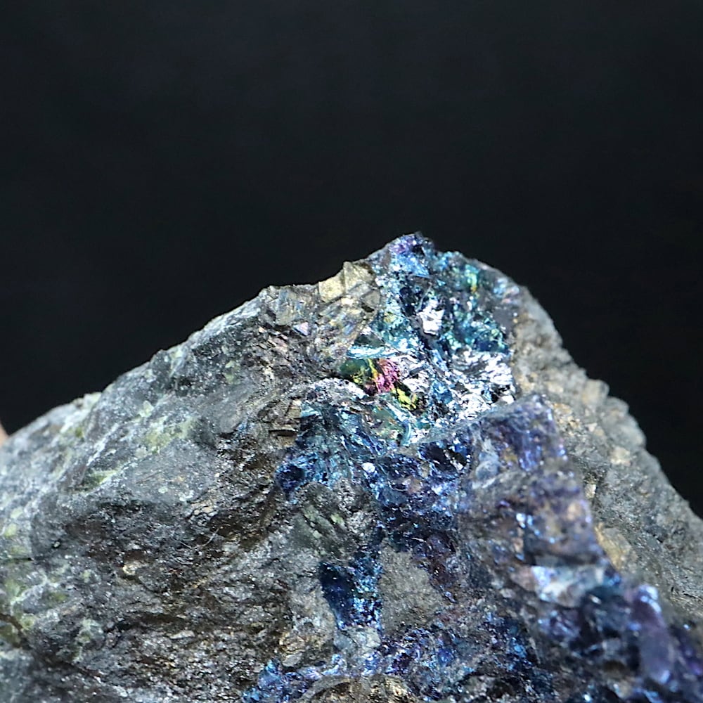 バレリー鉱 + ボルナイト 原石 64,6g VLL006 鉱物 標本 原石