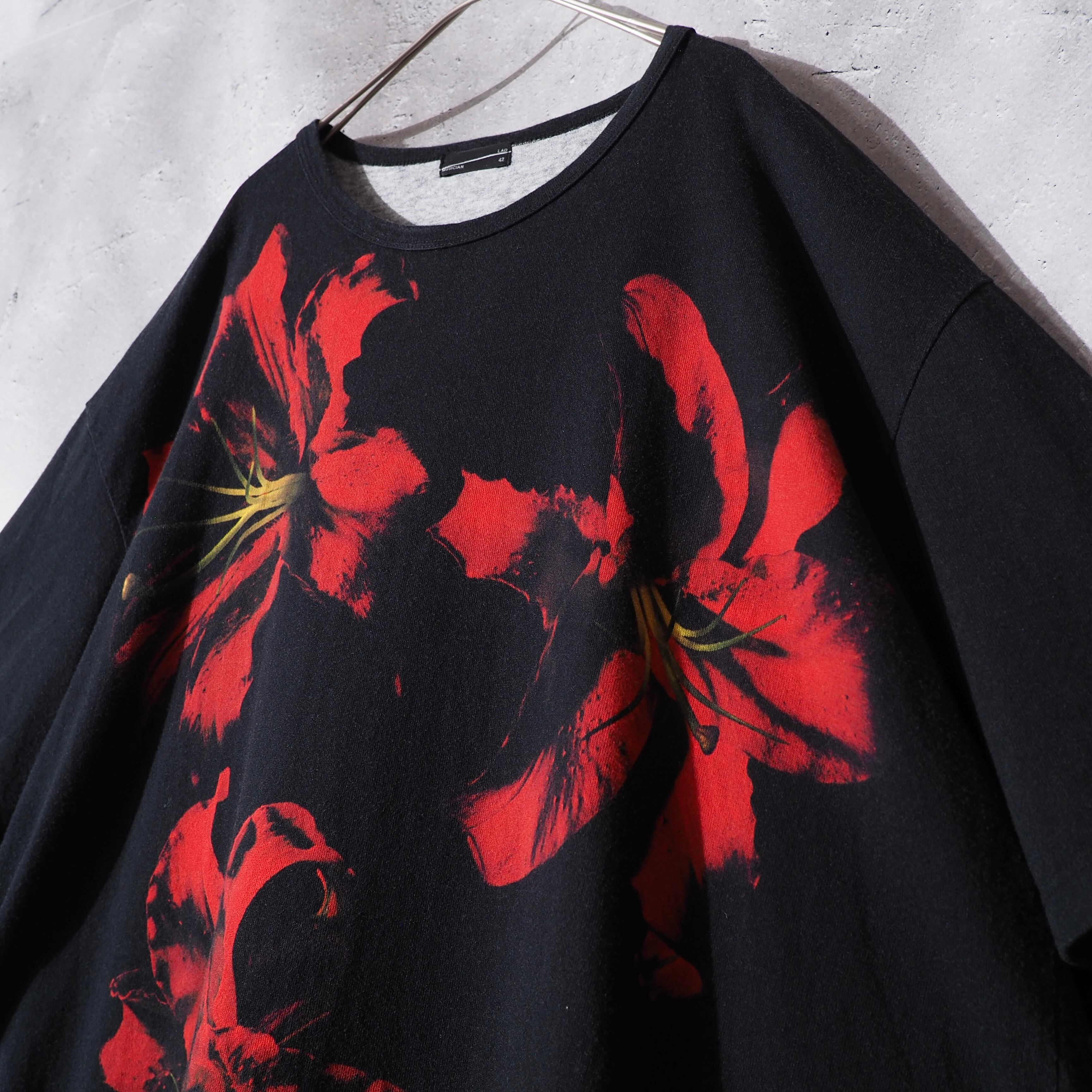 ” LAD MUSICIAN ” red lily painted loose black Tee
