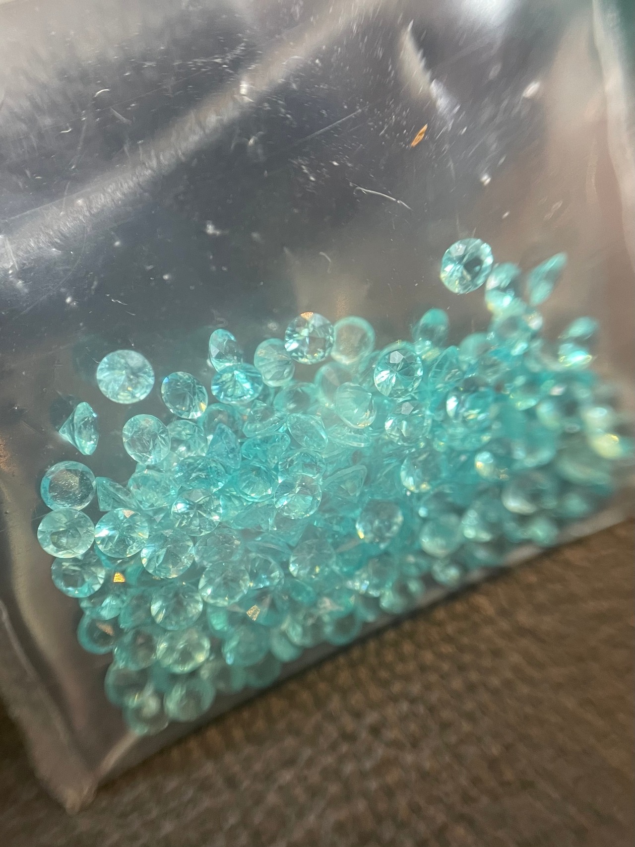 パライバトルマリン 1.9mm, 約0.027ct, ブラジル産