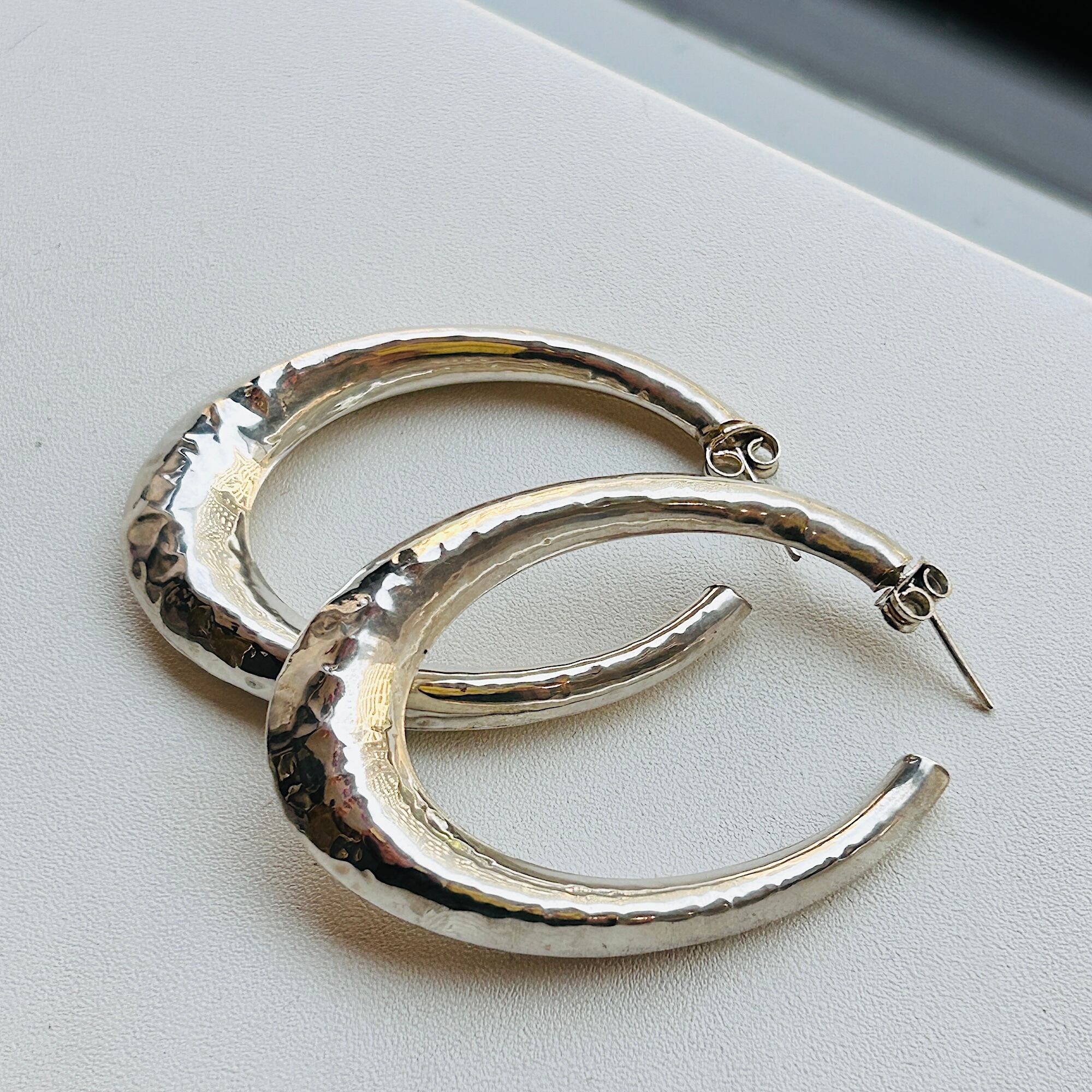 シルバー925 槌目楕円フープピアス | Milo Antiques & Vintage シルバー925 槌目楕円フープピアス | Milo Antiques & Vintage