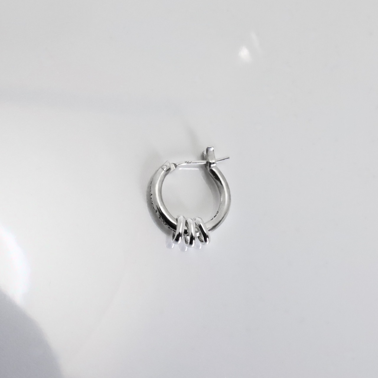 THIN HOOP -raised by wolves- with OVAL /  レイズド・バイ・ウルヴス シンフープ ウィズ オーバル