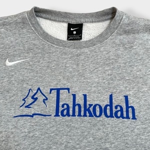 【NIKE】Camp Tahkodah ロゴ プリント スウェット トレーナー L キャンプタコダ グレー スウッシュ 刺繍ロゴ ナイキ US古着