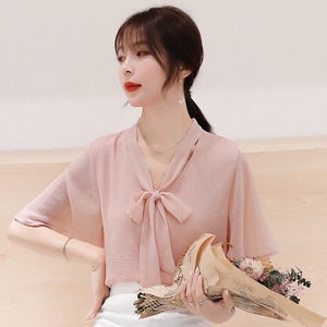 トップス レディース 送料無料 4色 シャツ ブラウス 半袖 襟付き ラウンドネック リボン ラメ グリッター リボンタイ ゆったり 抜け感 こなれ感 シック クール カッコイイ かっこいい 個性的 華やか 派手 無地 春 春服 春物 秋 秋服 秋物 10代 20代 普段使い 重ね着 着回し おしゃれ お洒落 ラフ カジュアル 前開き ホワイト ピンク レッド 涼し 通気性 薄手 ポリエステル シフォン シャツ ワイド 存在感 モード系 エキゾチック デート M L XL 2XL 3XL 4XL