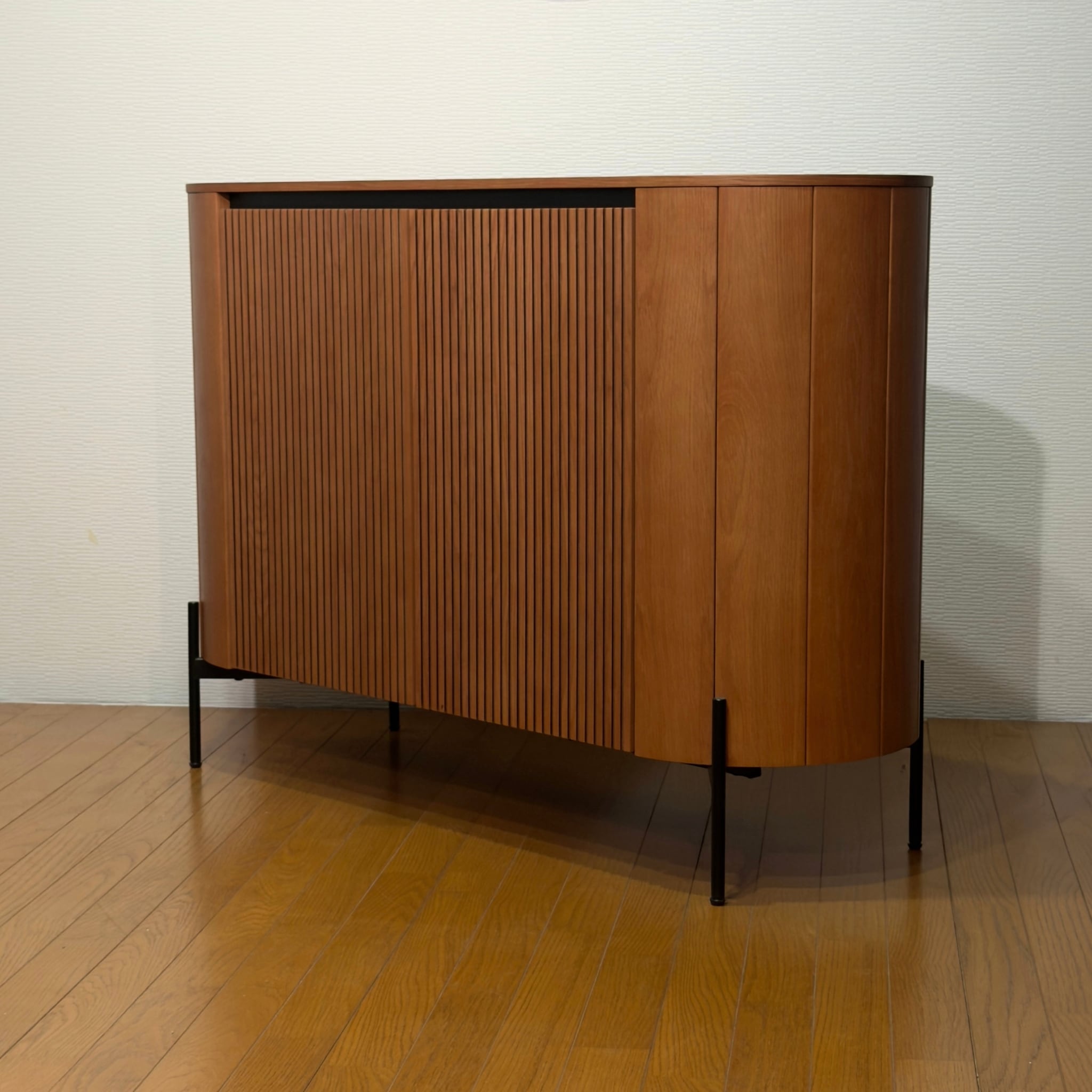 新品】Curved Ribbed Sideboard / チークカラー オーバルフォルム リブ