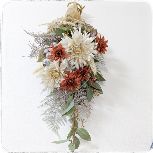 Winter Swag ～シュクルリーダリアのスワッグ　Sucrerie Dahlia