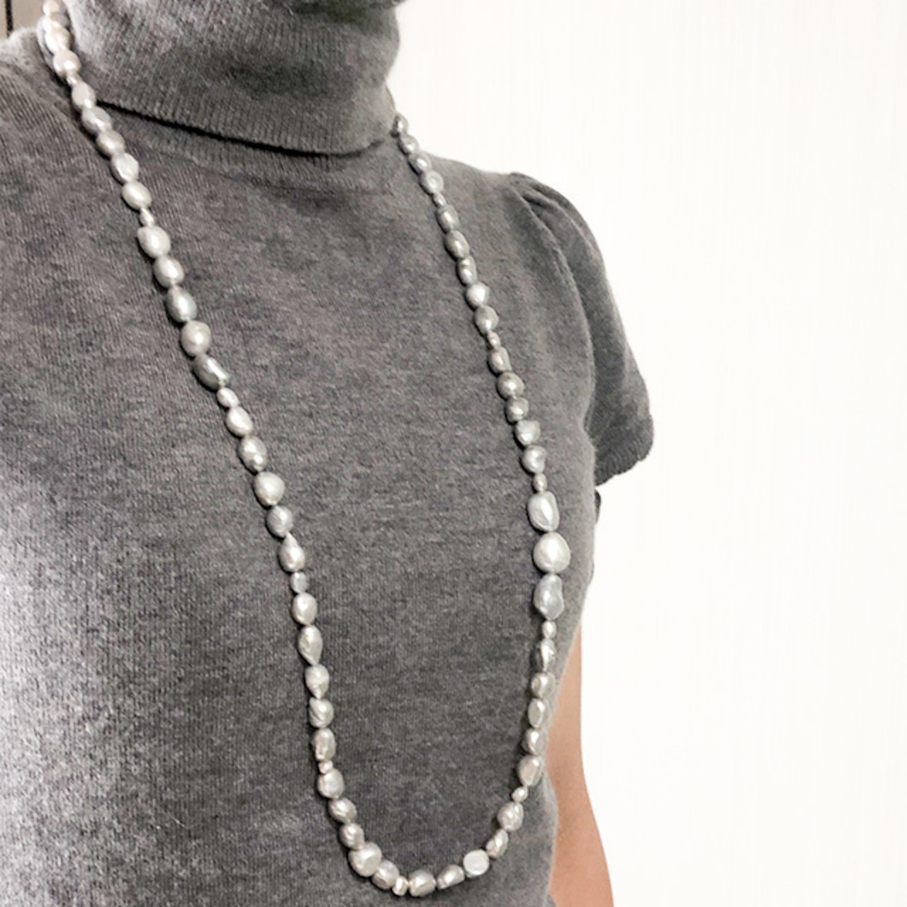 落ち着きあるパール！ グレー淡水パール ロングネックレス ne1103