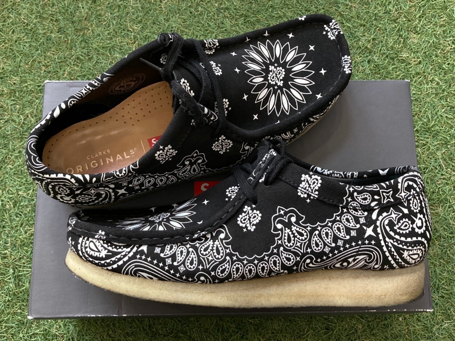 Supreme × CLARKS BANDANA WALLABEE BLACK 26㎝ 42426 2625 | BRAND ...