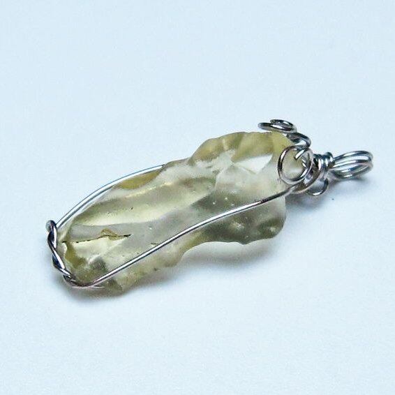 リビアングラス ペンダント 一点物 メール便可 112-13651