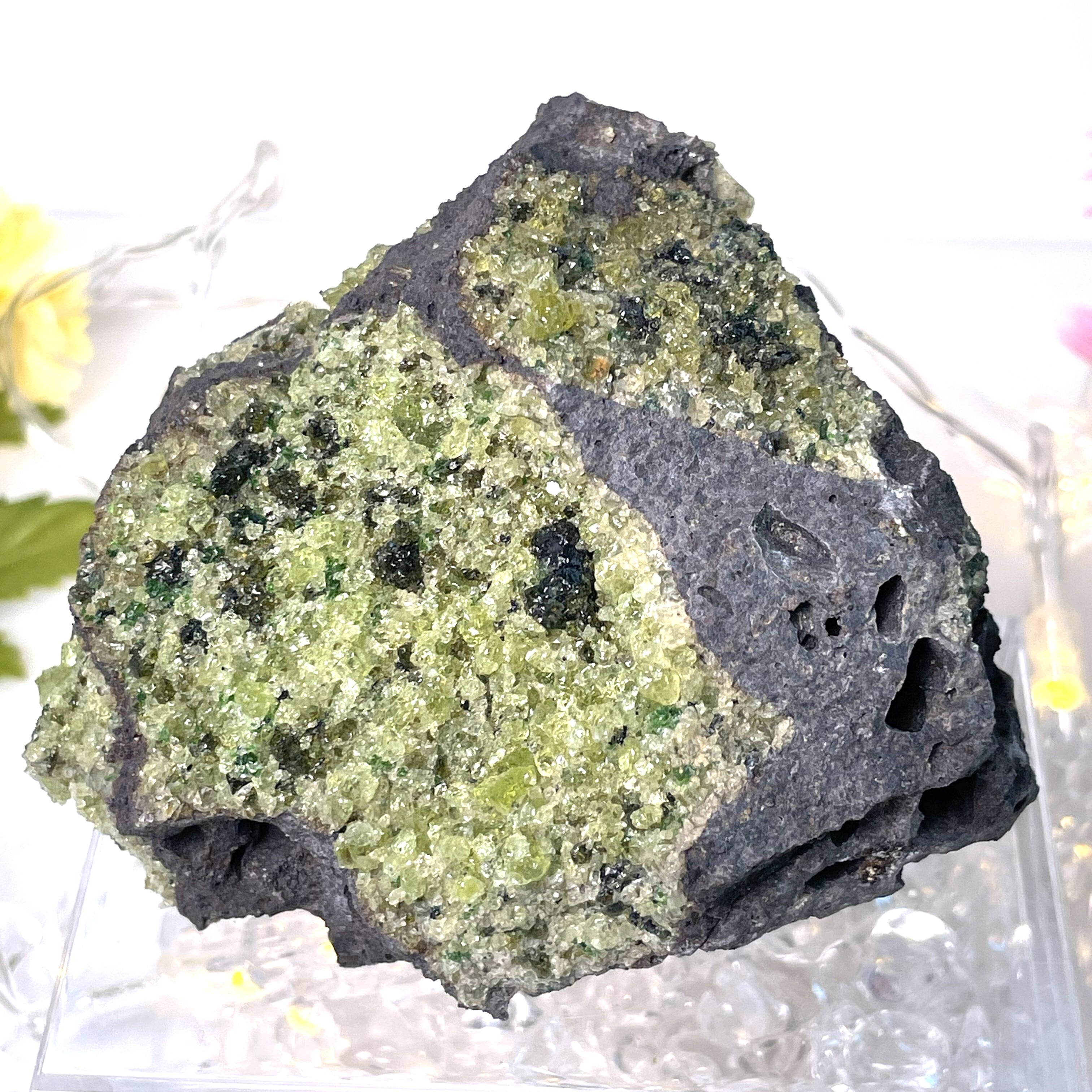 【魂に光を灯し、運命を前へ押し出す希望の石】ペリドット（オリビン）母岩付 G5_2