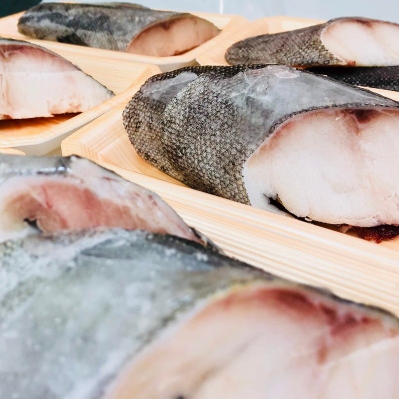 【脂のってます】煮付けが最高にうまい。焼物・お鍋・ムニエル・ホイル焼きに等でお召し上がりください【冷凍便】　うまいもの市場　10切れ　切り身　ぎんだら　（１切れ約100g)