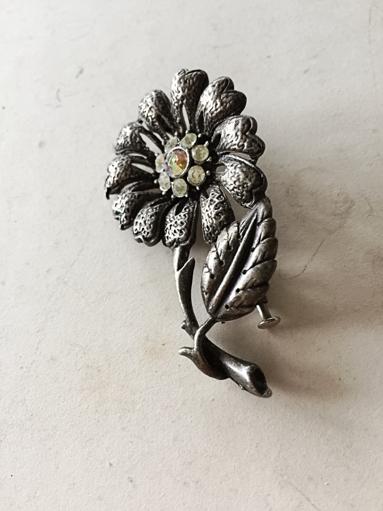 フランス 永遠の露を宿したマーガレットとブローチ ヴィンテージ