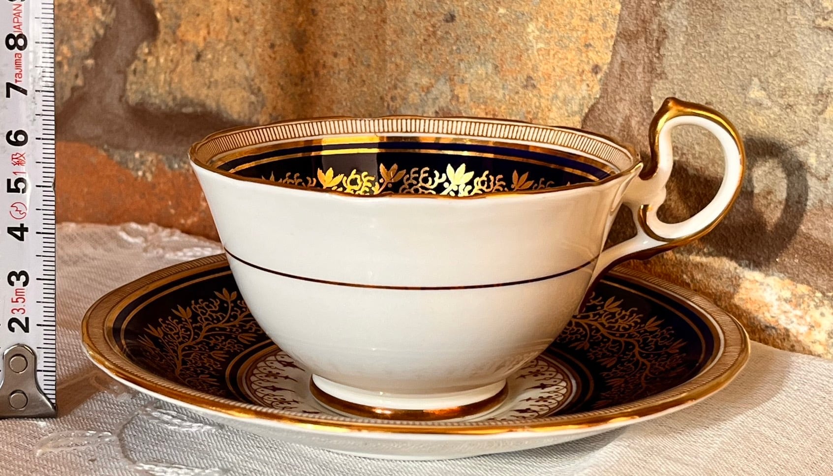 【エインズレイ】コバルトブルーと金彩のコントラストが美しい　カップ＆ソーサー エインズレイ コバルトブルーと金彩が美しい カップ&ソーサー