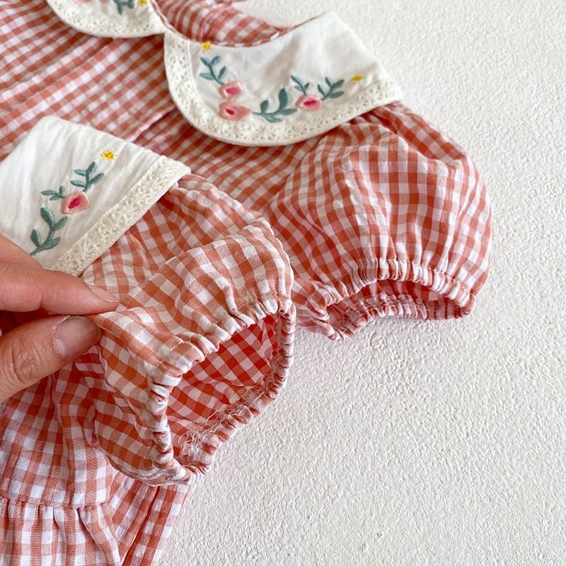 ベビーキッズ女の子花刺繡襟付きピンクギンガムチェック ベビーキッズ女の子花刺繡襟付きピンクギンガムチェック