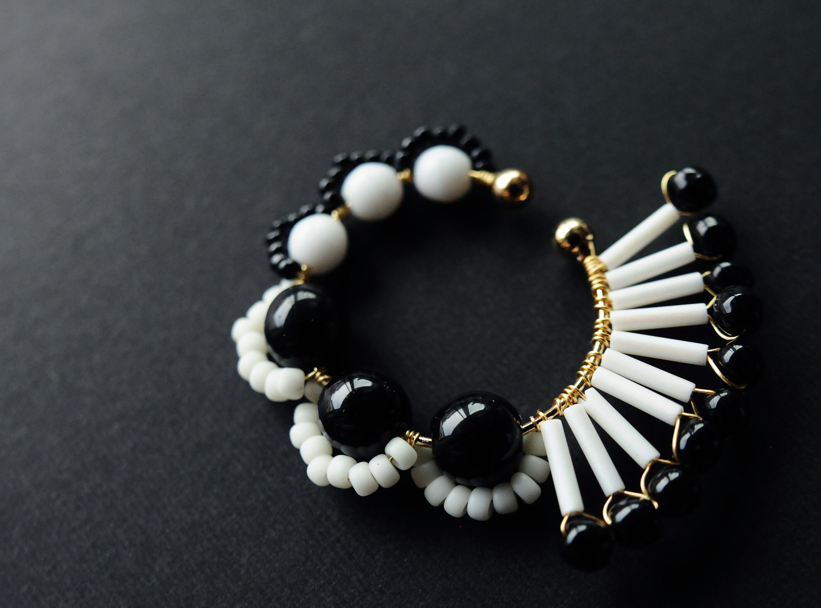 ＜Rollo～イロヅクビジュー～＞イヤーカフ『 ハミングバード/hummingbird <Monochrome>』