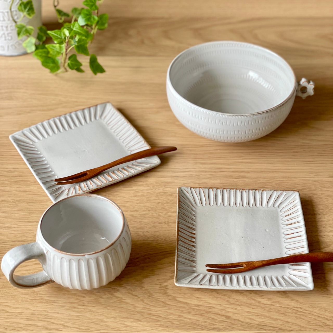 小石原焼　翁明窯元　丸マグカップ　アンティークホワイト  しのぎ 【37-472】