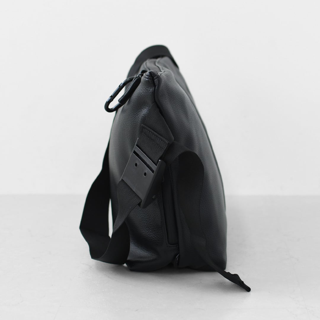 meltum [メルタム] LEATHER MESSENGER BAG (M) [MTM-BG-0382-25