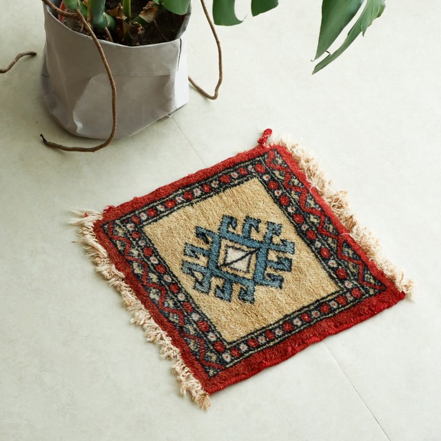 VINTAGE MINI RUG