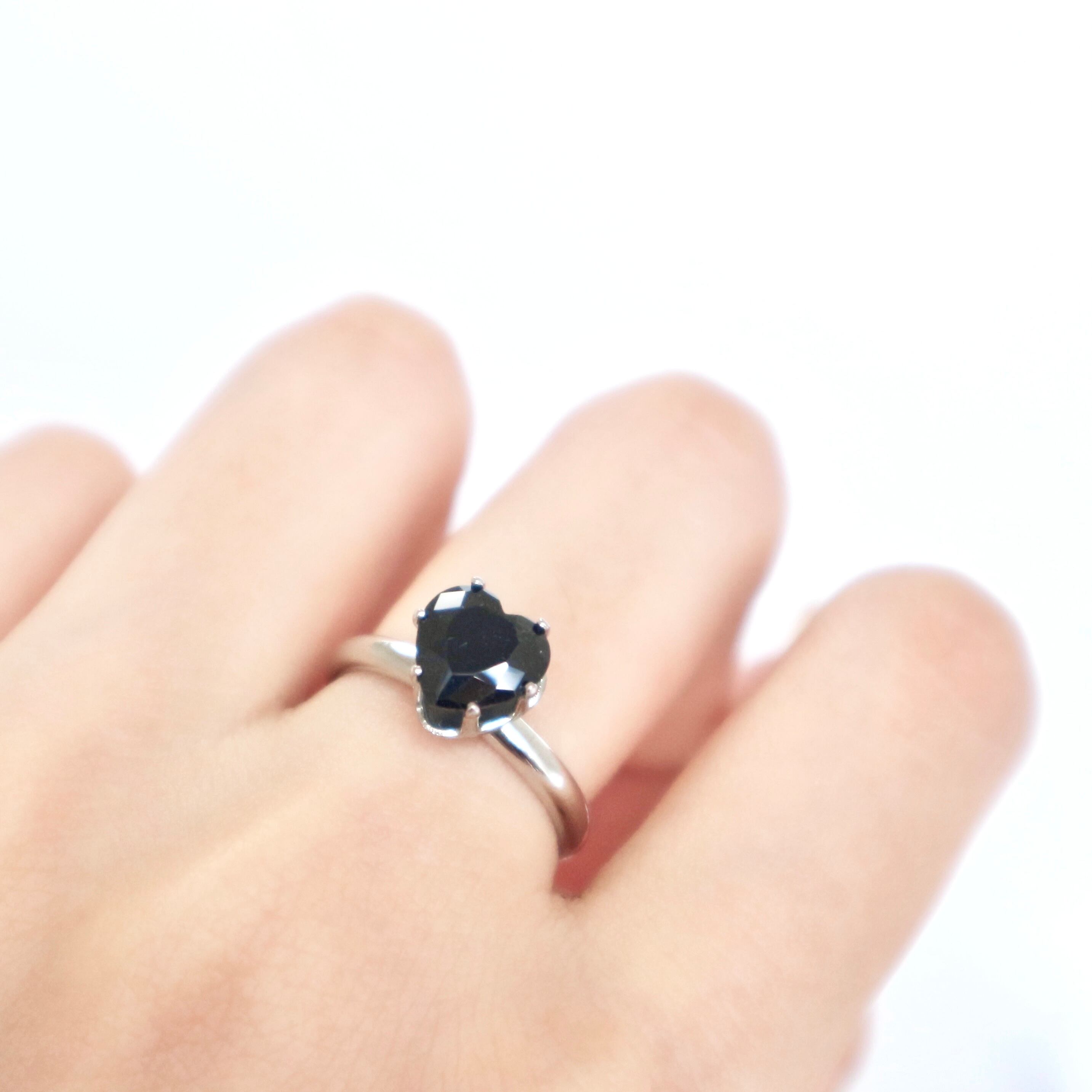 Heart jet black ring