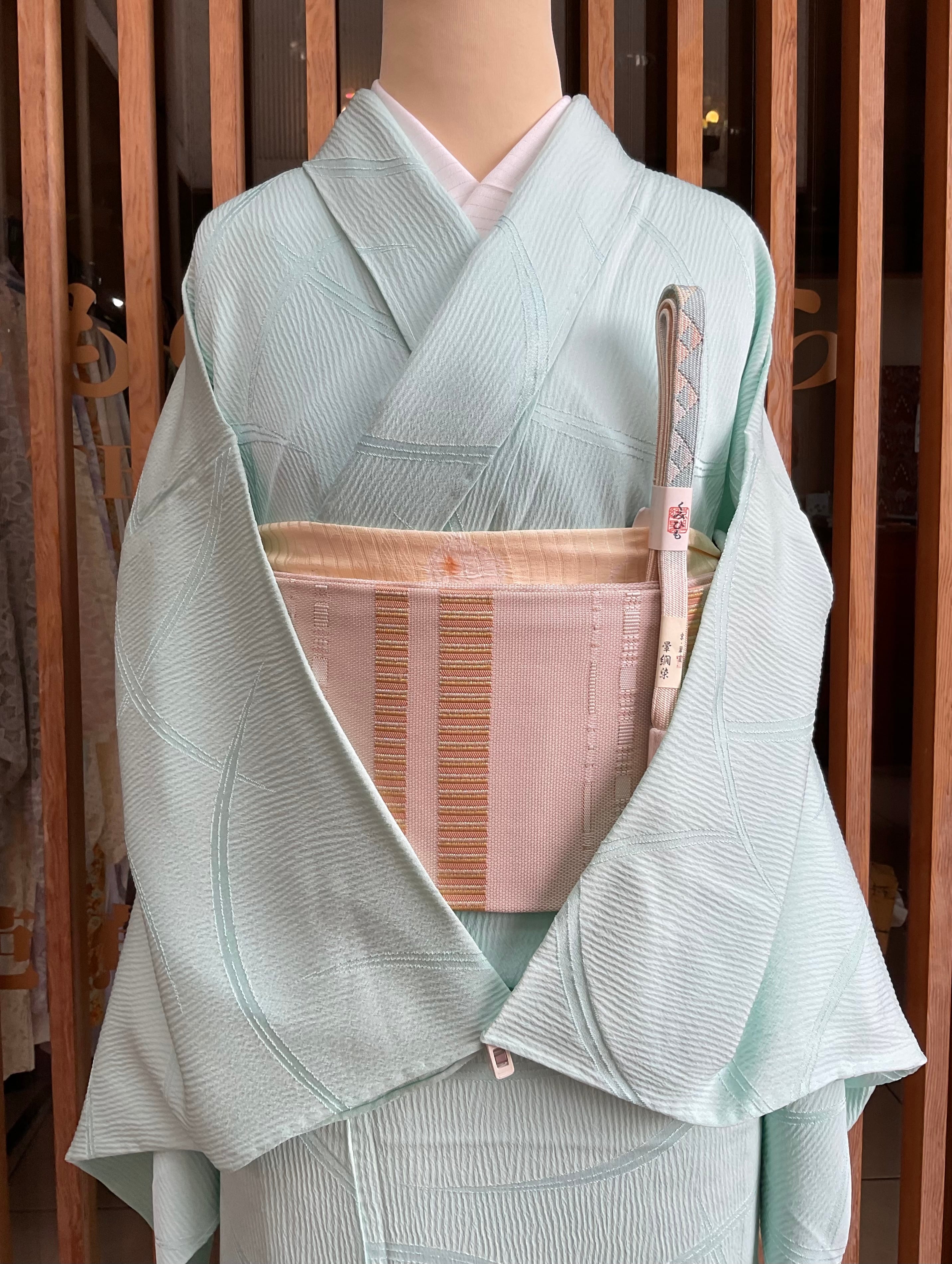 金色 鶴と花刺繍 着物