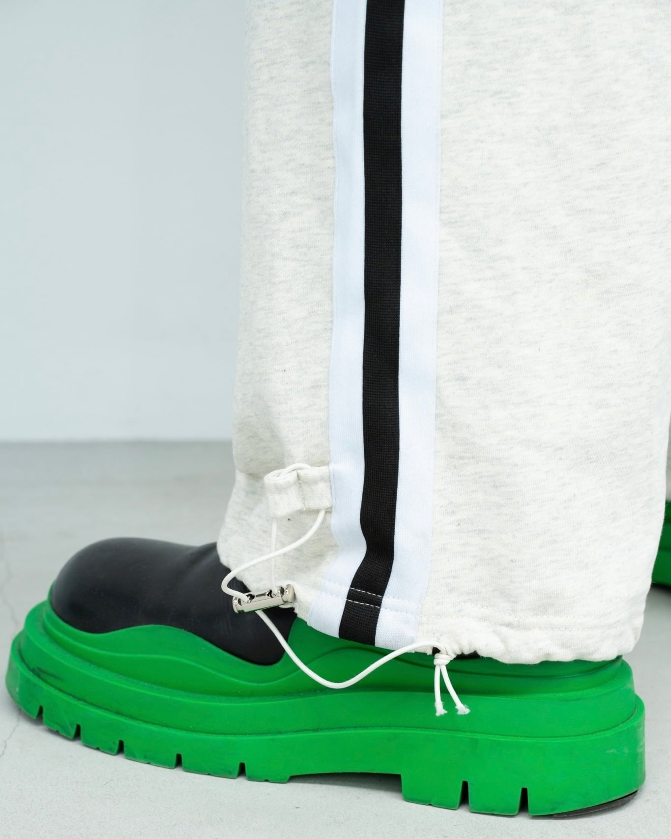 Tiger track sweat pants | チュウカタベタイ