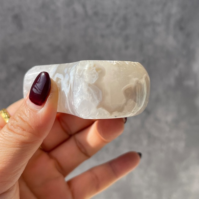 ブラジル産 アゲートムーン｜ドゥルージー入り・レイヤー構造が美しい瑪瑙／UV反応あり