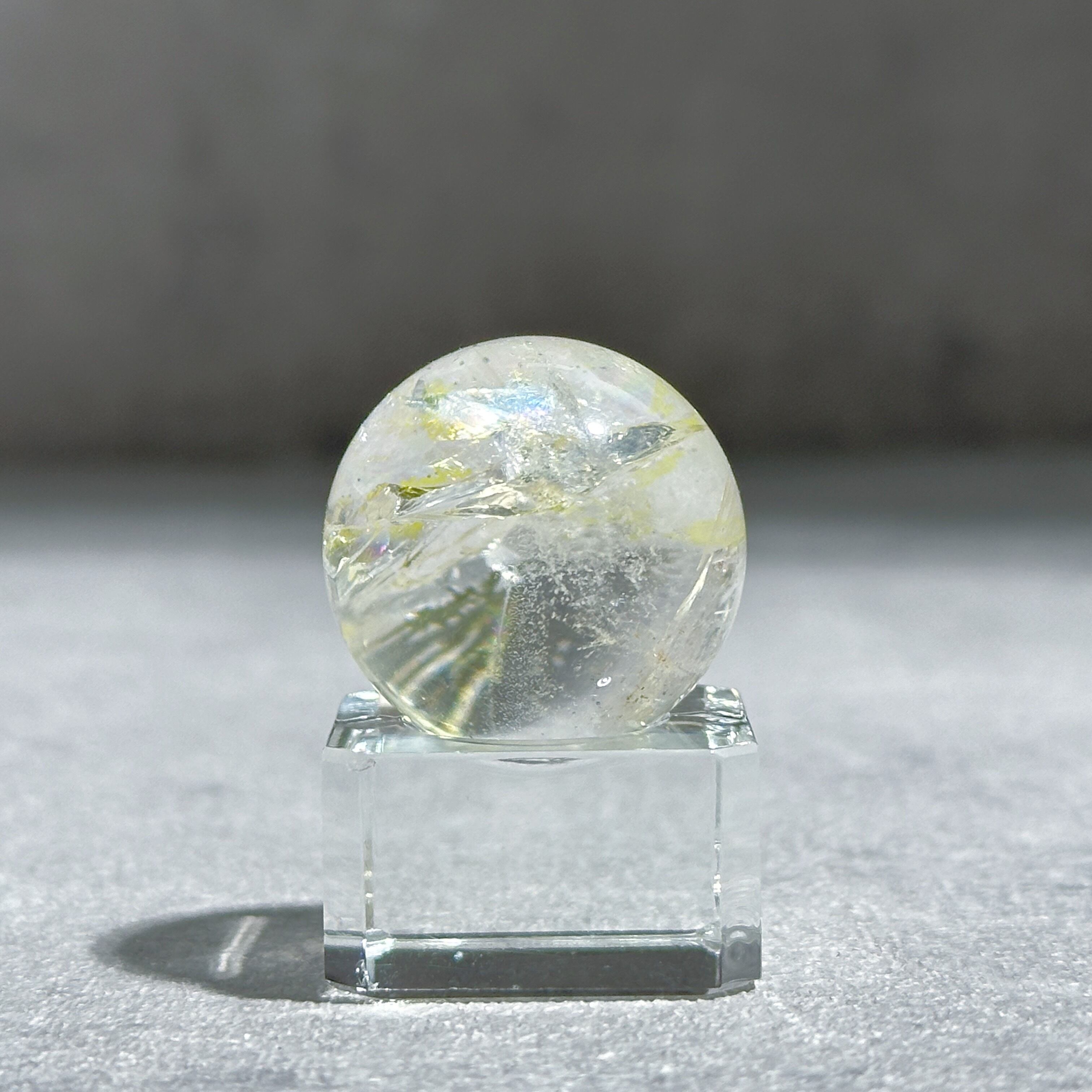 エンジェルオーラクリアクォーツ　スフィア　台座付き　天然石
