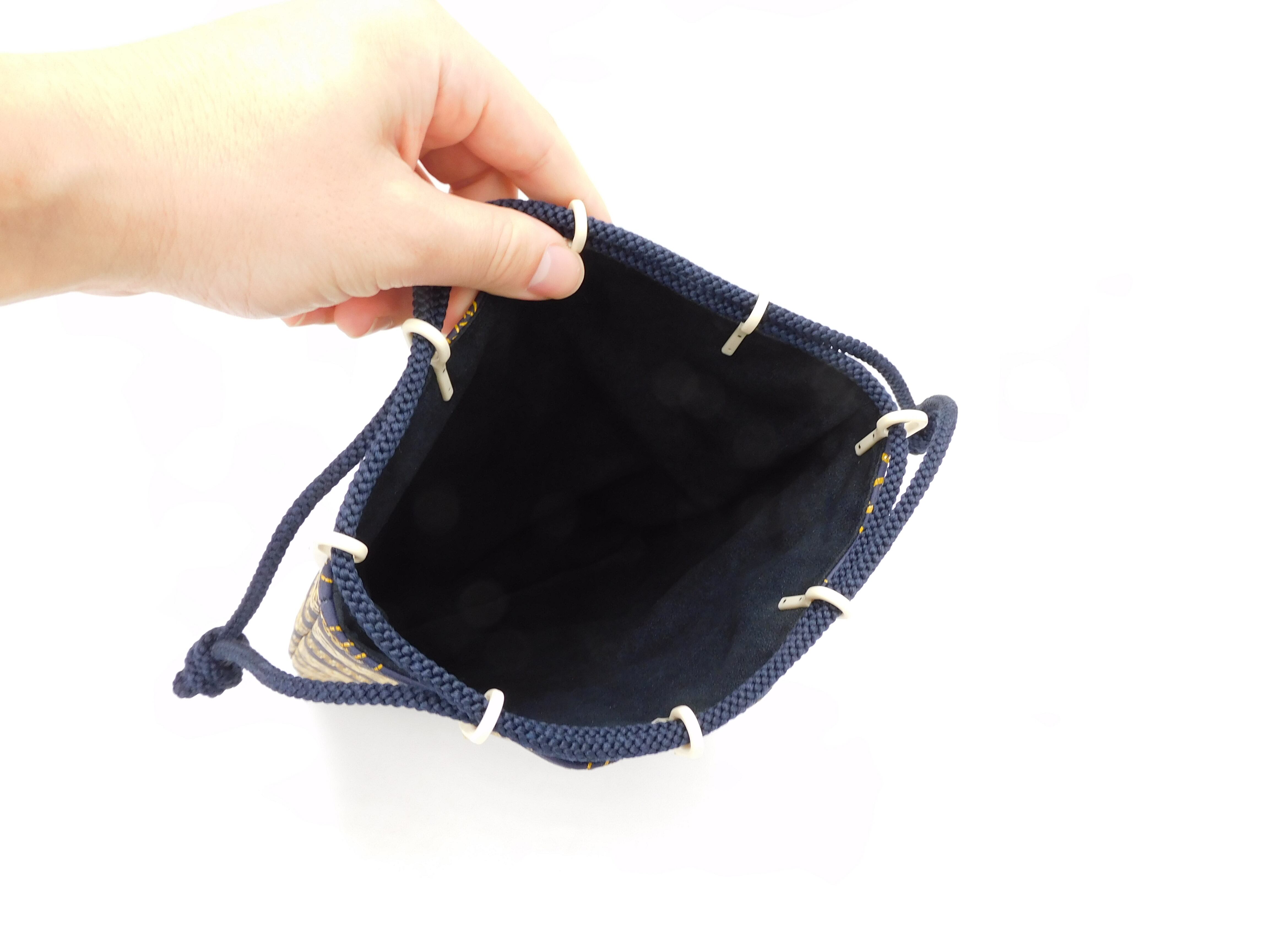 合切袋（中）紺/黄 輪繋ぎ柄 | 浅草前川印傳｜公式オンラインショップ