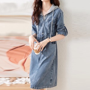 【送料無料】 ロングワンピ 長袖 Vネック フード付き Aライン フレア プルオーバー ボタン デニム 可愛い 大人可愛い きれいめ シンプル カジュアル コンサバ 華やか 大人 上品 おしゃれ お洒落 主役級 こなれ感 高見え ガーリー 無地 秋 レディース 女性用 ママ 20代 30代 40代 デート お出かけ 女子会 お呼ばれ 休日 お茶会 授業参観 着回し 普段使い ファッション コーデ スタイル 楽ちん 体型カバー 美脚 脚長 定番 着痩せ 垢抜け