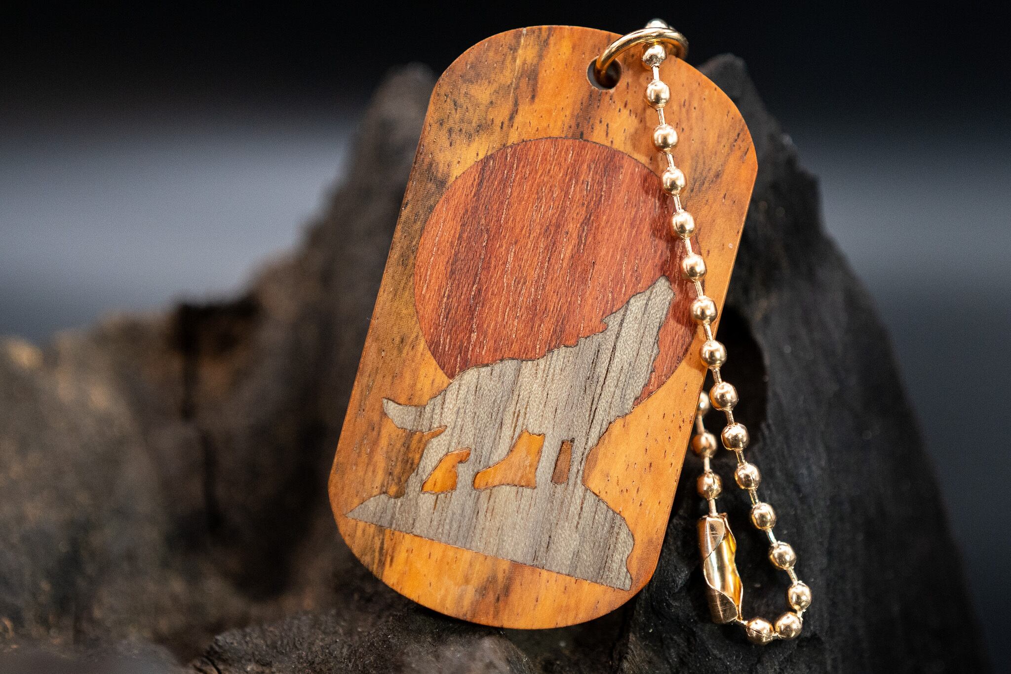 【21世紀最高峰の材】サイアミーズローズウッド ドッグタグ 象嵌 月と狼