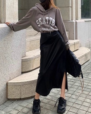 スリットモードフェイクレザースカート A0553