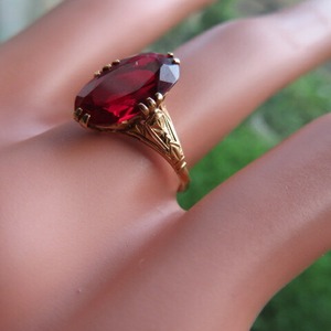 アンティーク K18合成ルビーの繊細なリング