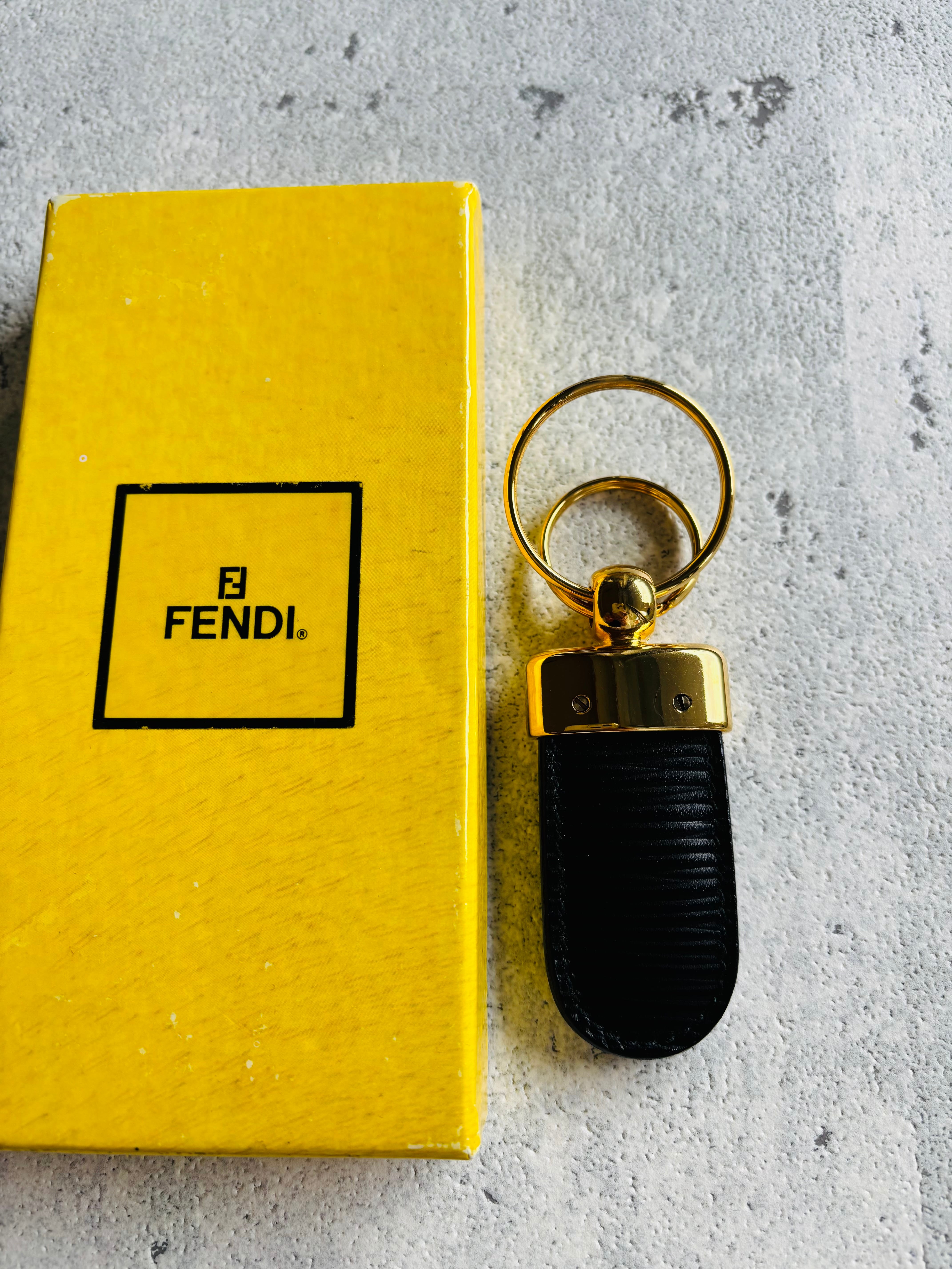 未使用 FENDI レザーキー カバー キーリング バッグチャーム 箱付き FENDI Fマーク レザーキーリング ブラック 箱付き | Petit luxe Vintage