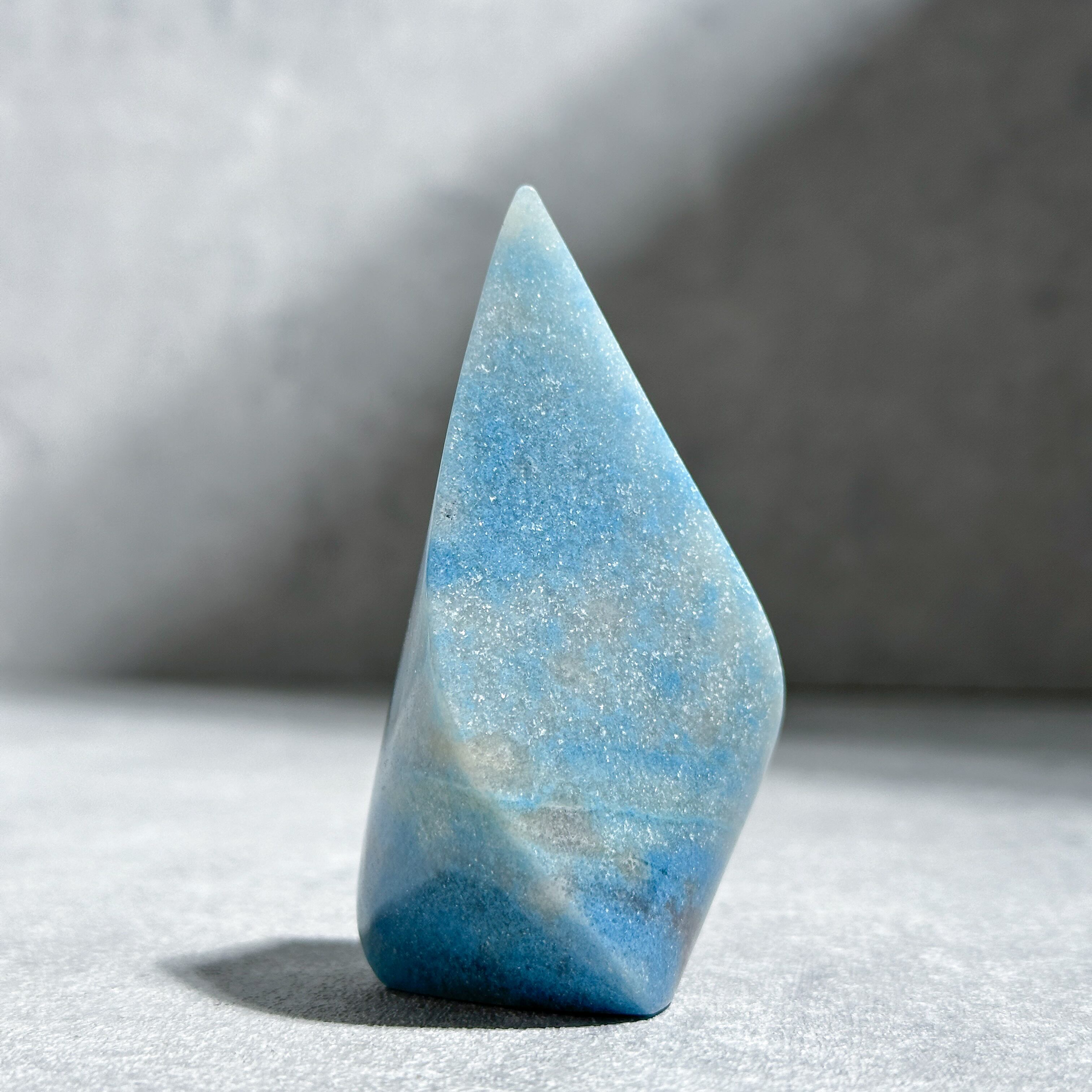 トロレアイトインクォーツ（トロール石）フレイム93◇ Trolleite