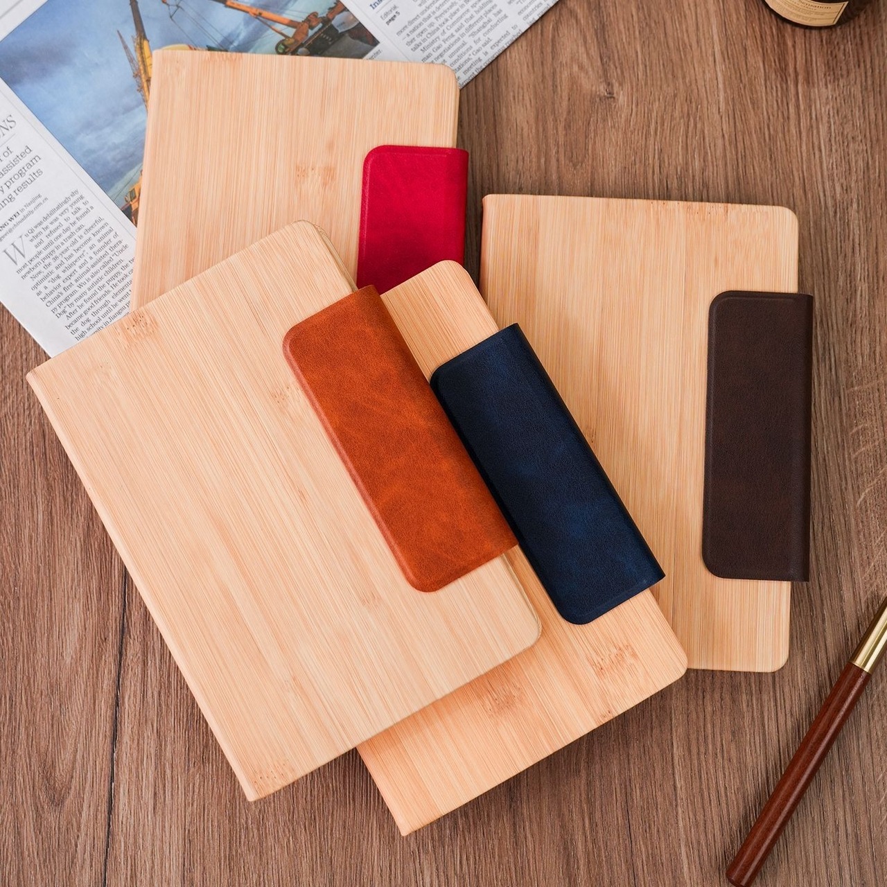 【木製 インテリア 生活雑貨】ハードカバーノート 合皮レザー クリップ付き 4色展開 200ページ 厚手パルプ紙 A5サイズ ビジネス オフィス デスク 学校 学生 家計簿 おしゃれ シンプル 北欧テイスト ギフト