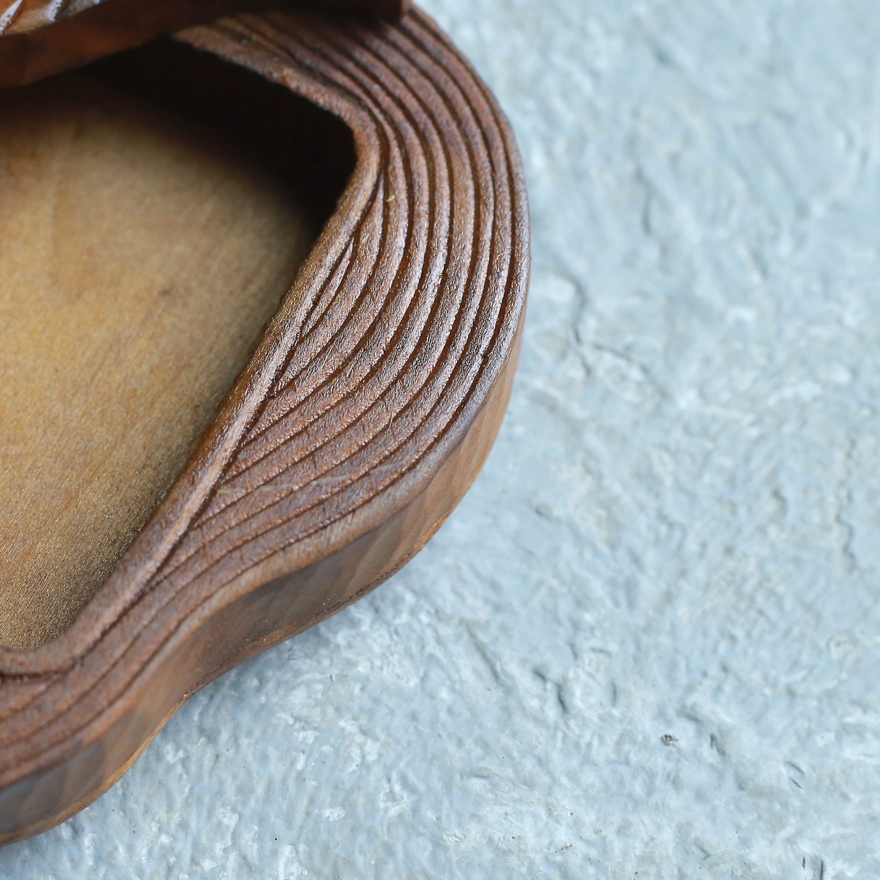 木の温もりを感じる、葉っぱの小物入れ｜木彫り 葉っぱモチーフ 小物入れ ヴィンテージ