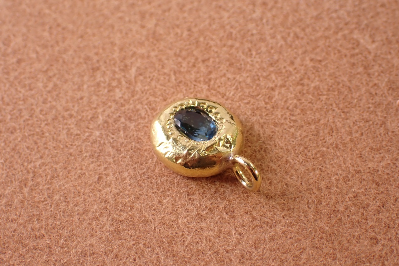 ロンドンブルートパーズペンダントトップ ブラス(真鍮) [D11‐86]