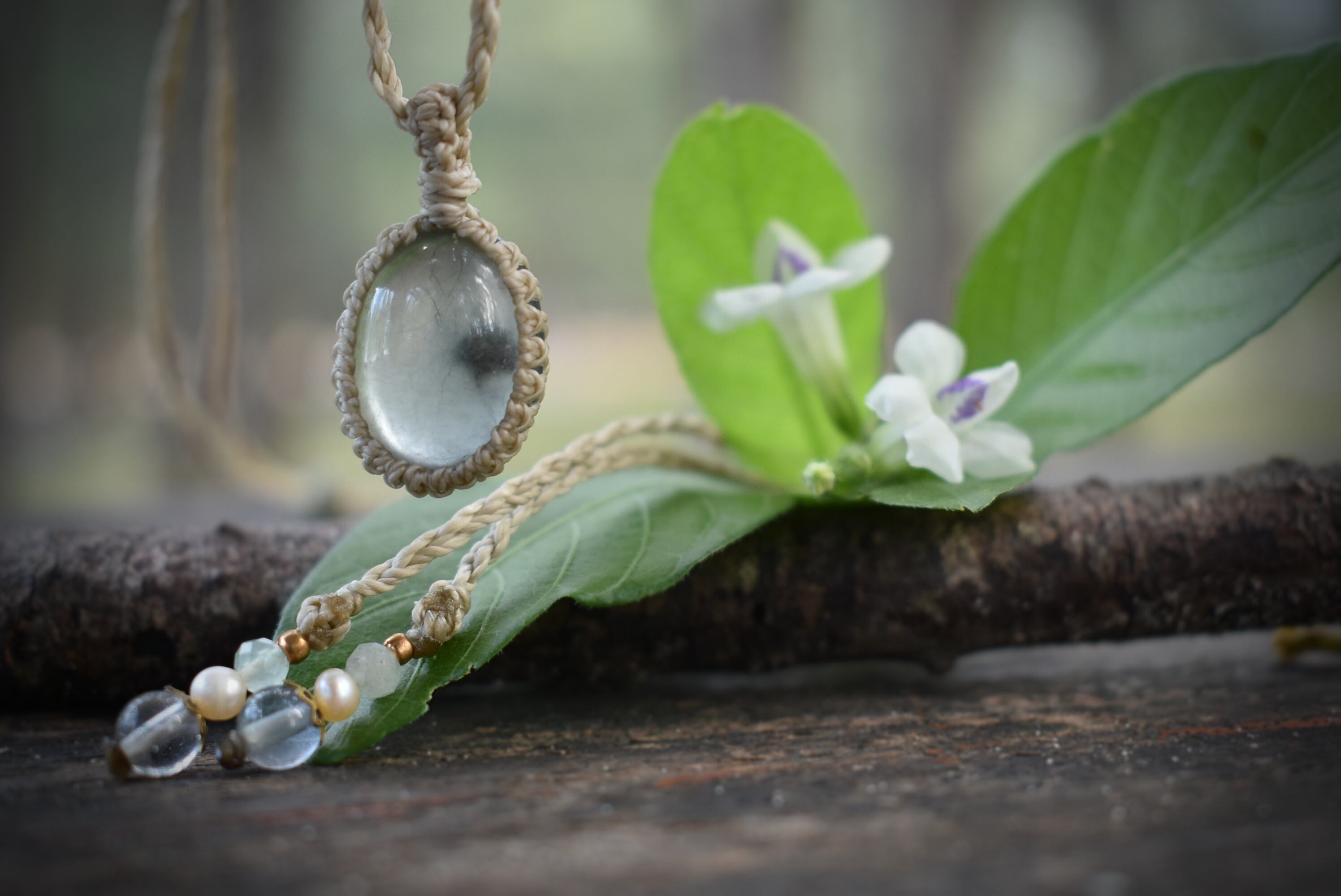 マルチカラー虹色ラブラドライト（マダガスカル産）ムーンストーン