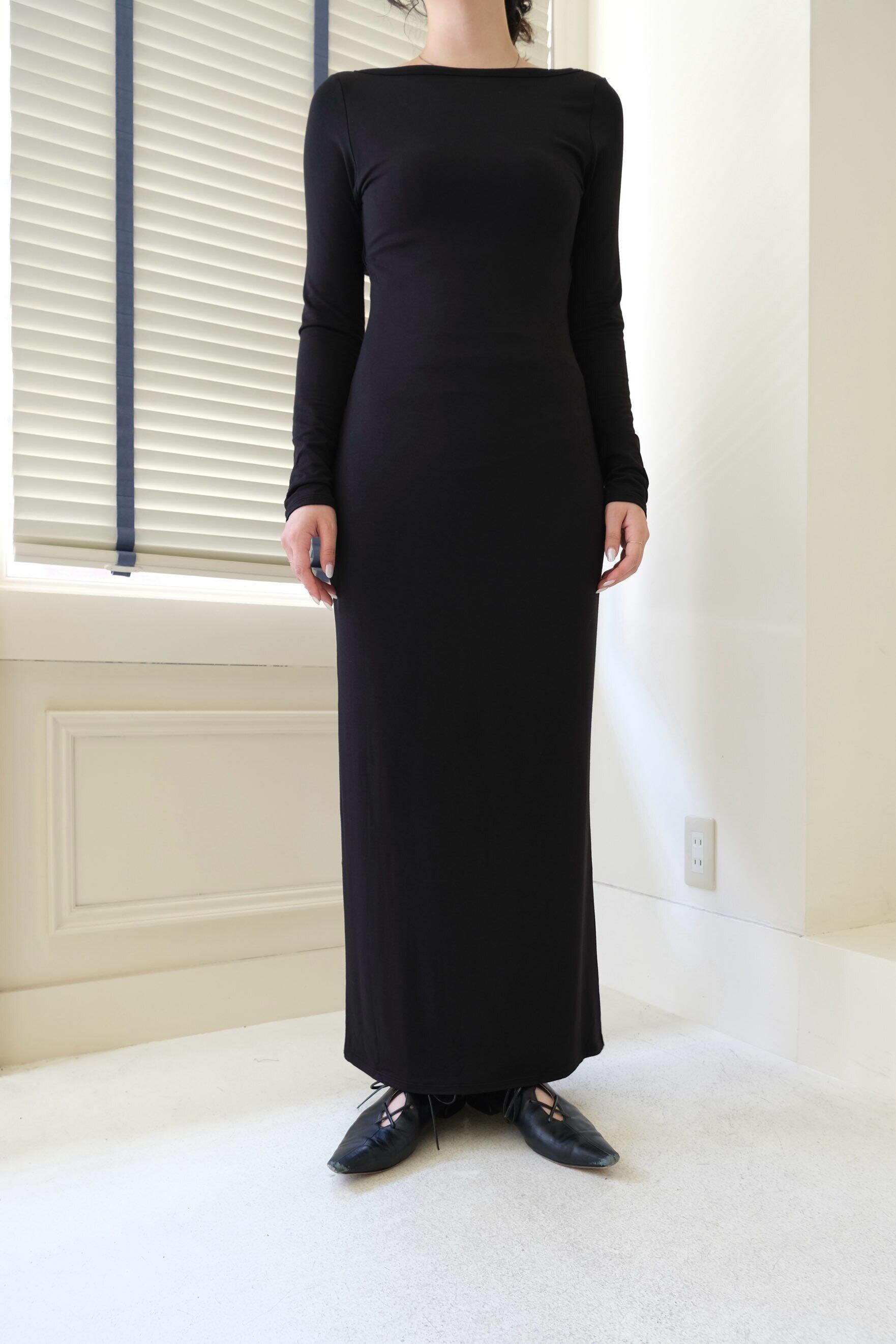 determ;】Collagen Twisted Back Dress | theour 