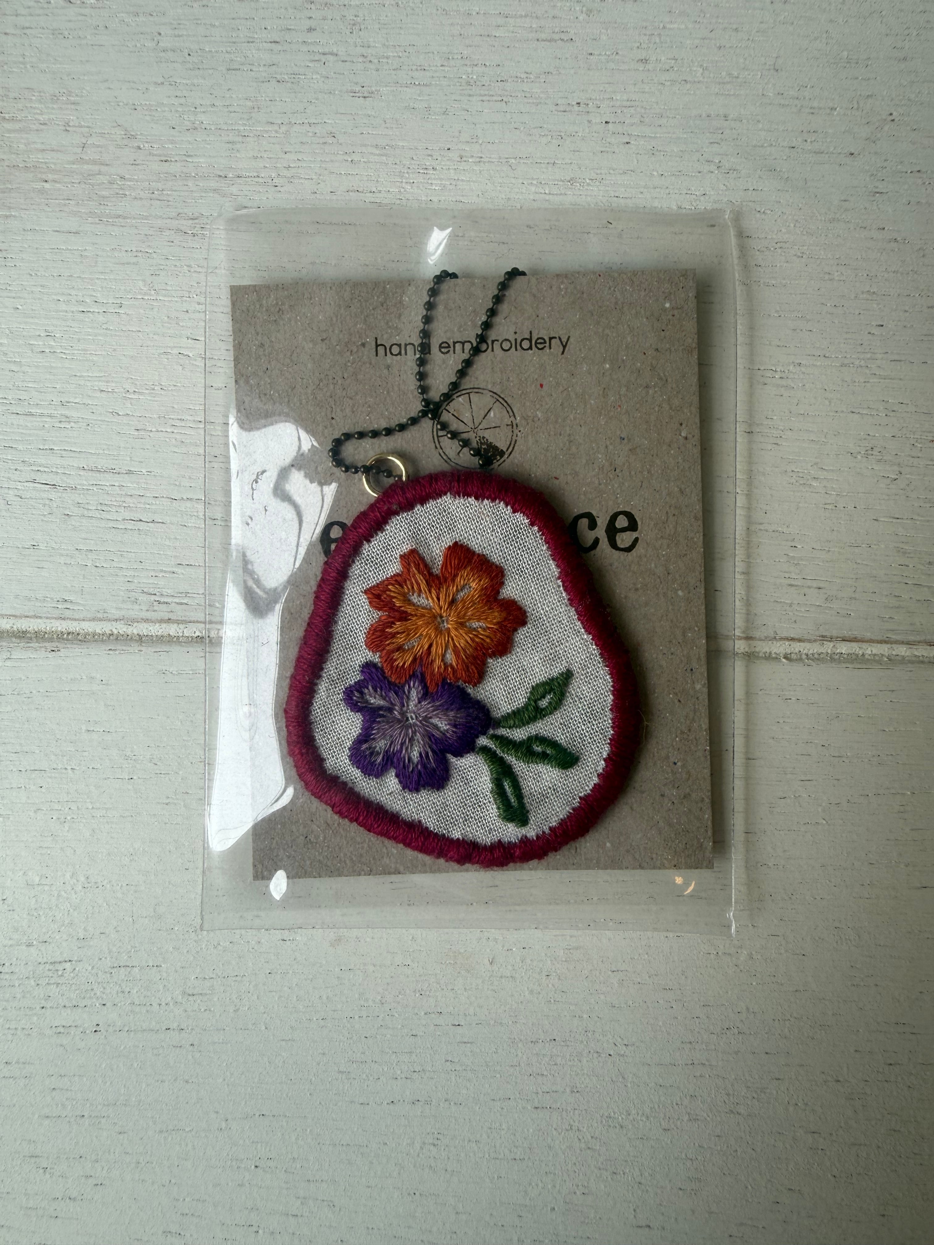 手刺繍existence キーホルダー 紅型 | Paddle